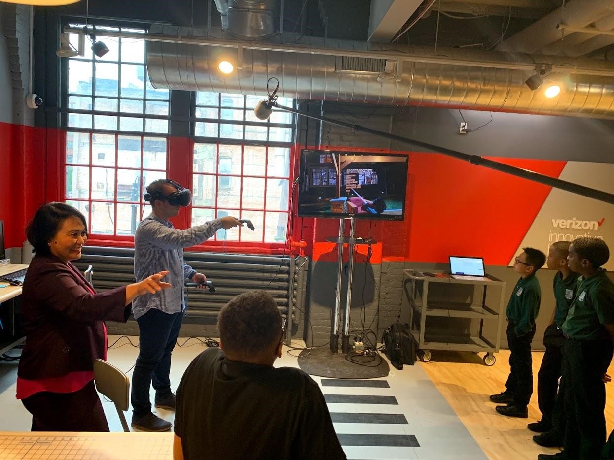 Read more about the article COSMOS Team Presented the COVET VR Educational Suite in the First School in the Country Equipped With 5G Wireless Technology!